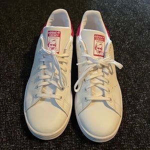 adidas Originals unisex stan smith shoes with red. Size 7